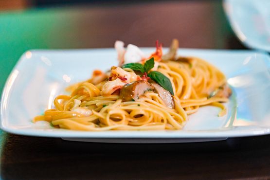 Fettuccine con funghi e gamberi - Class Cafè Lugano